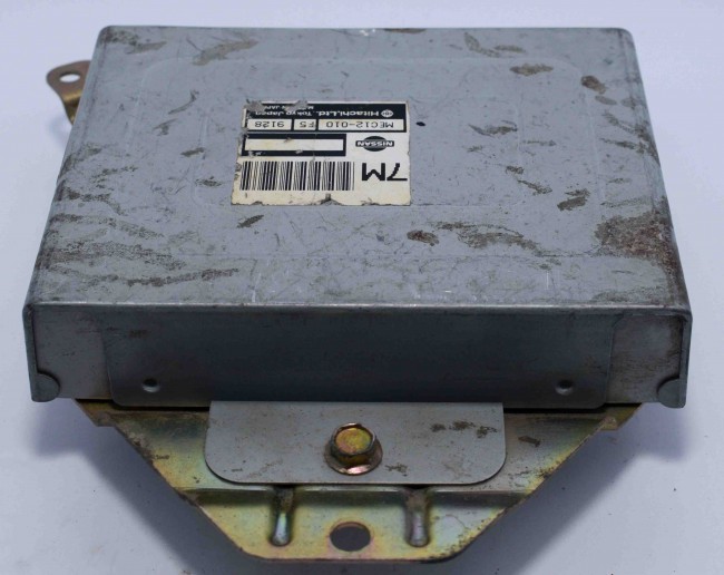 Nissan Engine Control Unit MEC 12 010 F5 9128